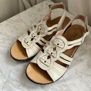 Clark’s Collection Women’s White Sandal Shoes Size 7
